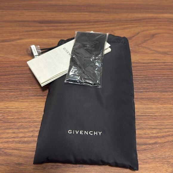 NWT Givenchy Black Oversized Cat Eye Sunglasses with Gradient Lens. - Picture 2 of 8